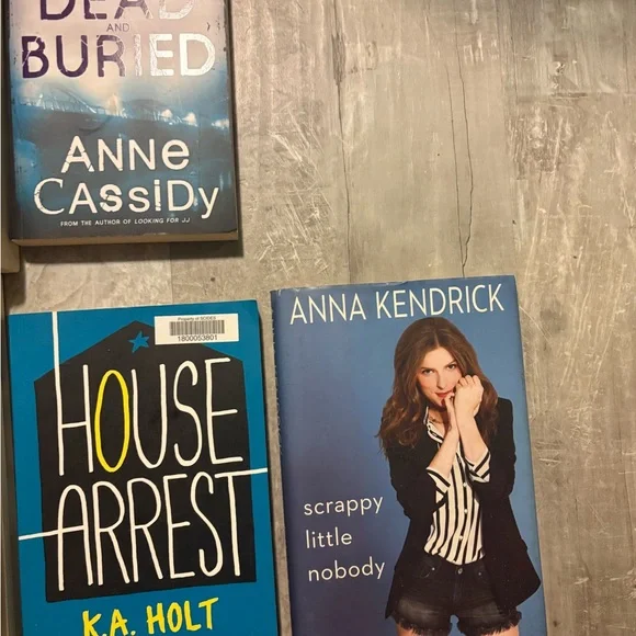 Assorted Book Collection - Picture 2 of 9